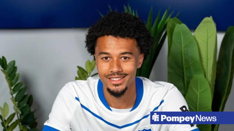 Bianchini signing his contract at Portsmouth