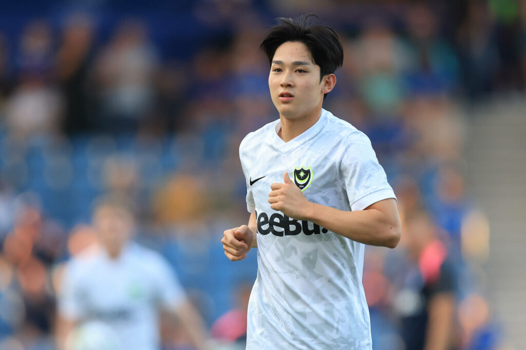 Tottenham loanee Yang Min-hyeok warms up for Portsmouth